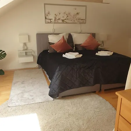 Purpur Haus Fuer Dich Alleine! * Solingen